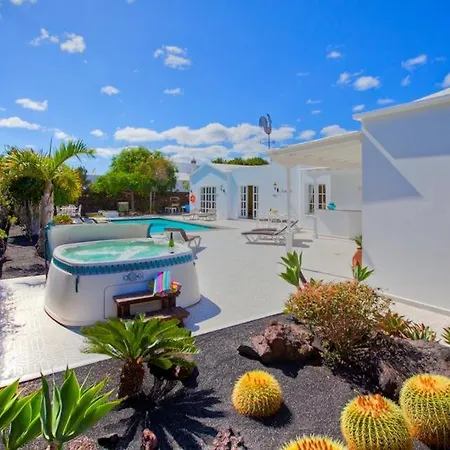 Puerto Del Carmen Sleeps 8 Pool Wifi ヴィラ