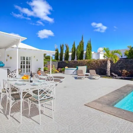 Puerto Del Carmen Sleeps 8 Pool Wifi *